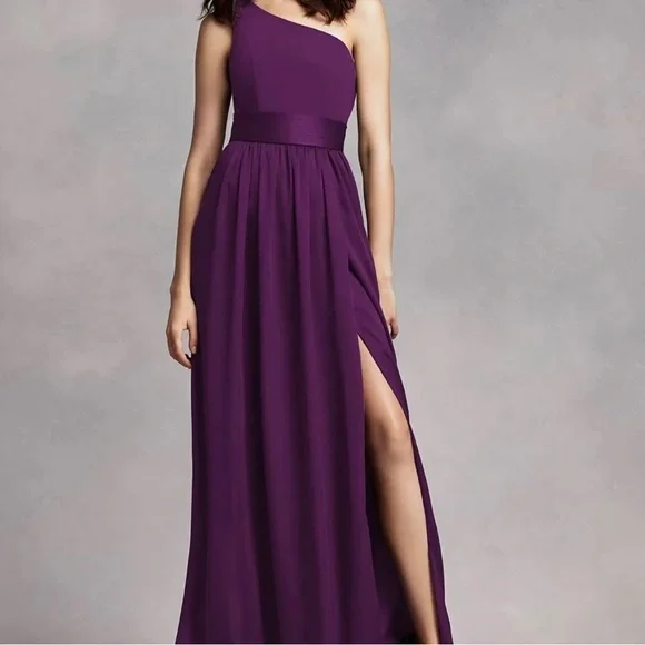 woman in a red dress Long Red Prom Dress 2023 for Black Women – loveangeldress main image 0